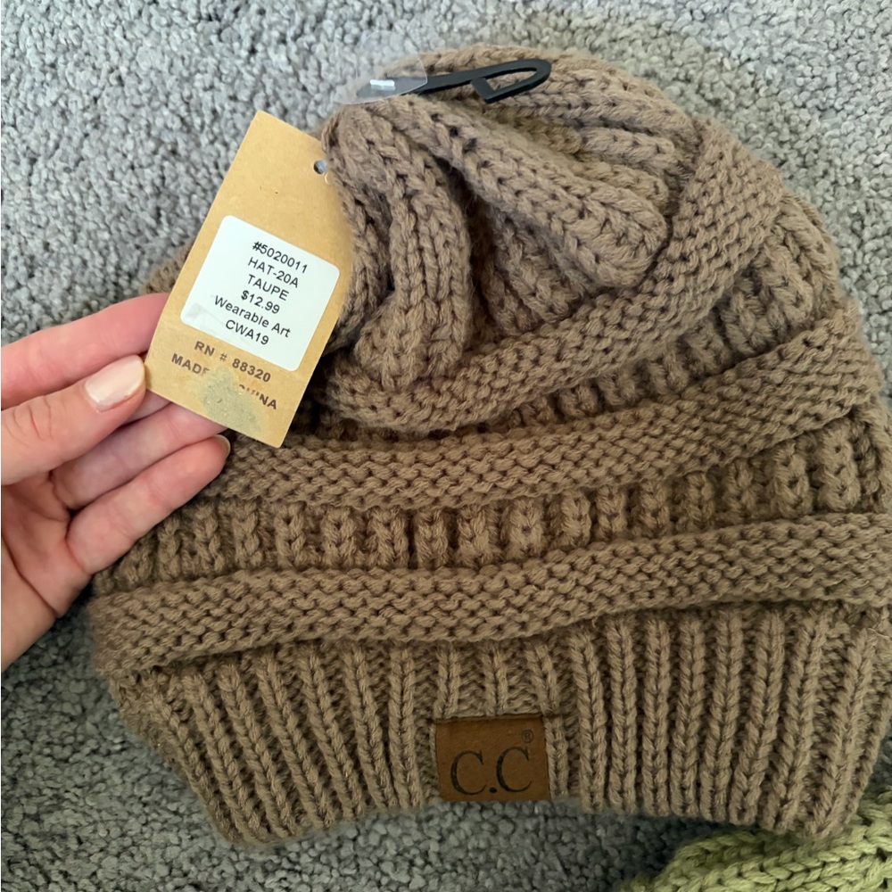 CC Exclusives 3 Piece Cable Knit Beanie Set - Picture 3 of 7